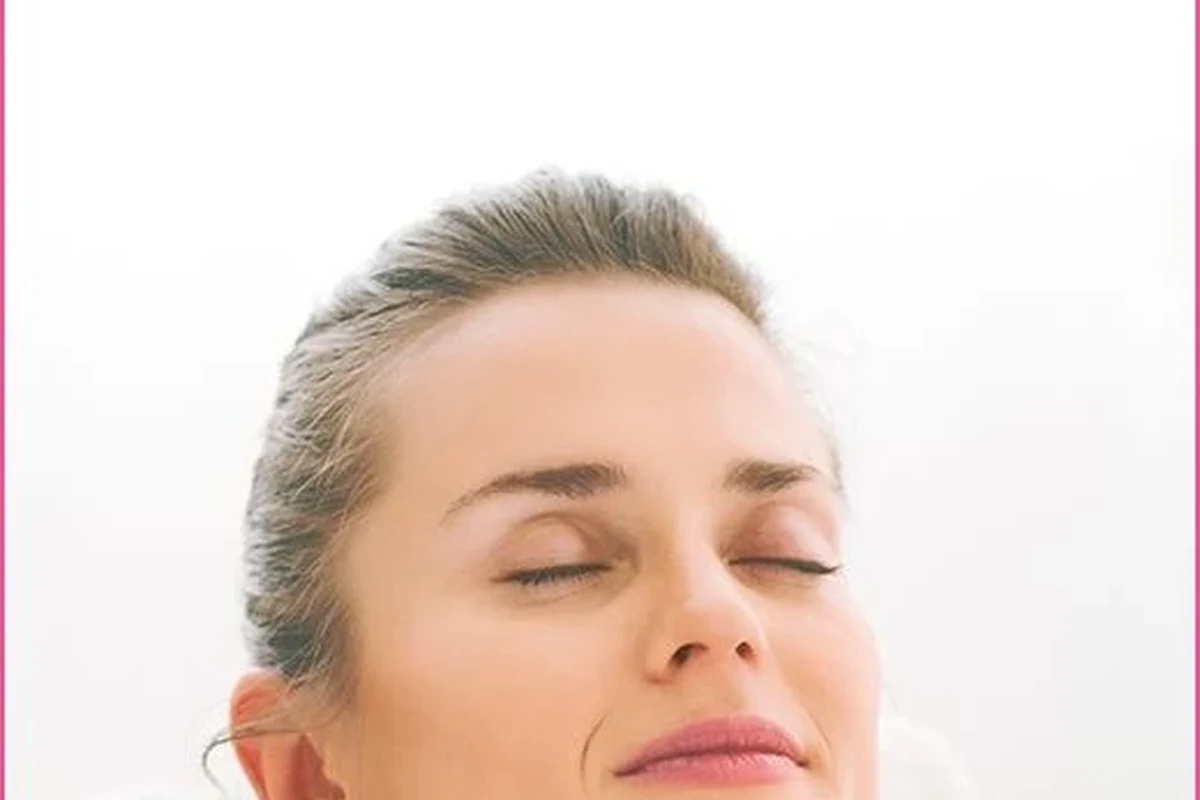 Person relaxing in a warm bath with baking soda for skin comfort