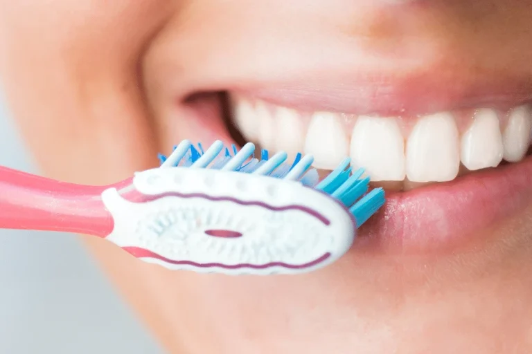 How to Bleach Teeth with Baking Soda Safely at Home
