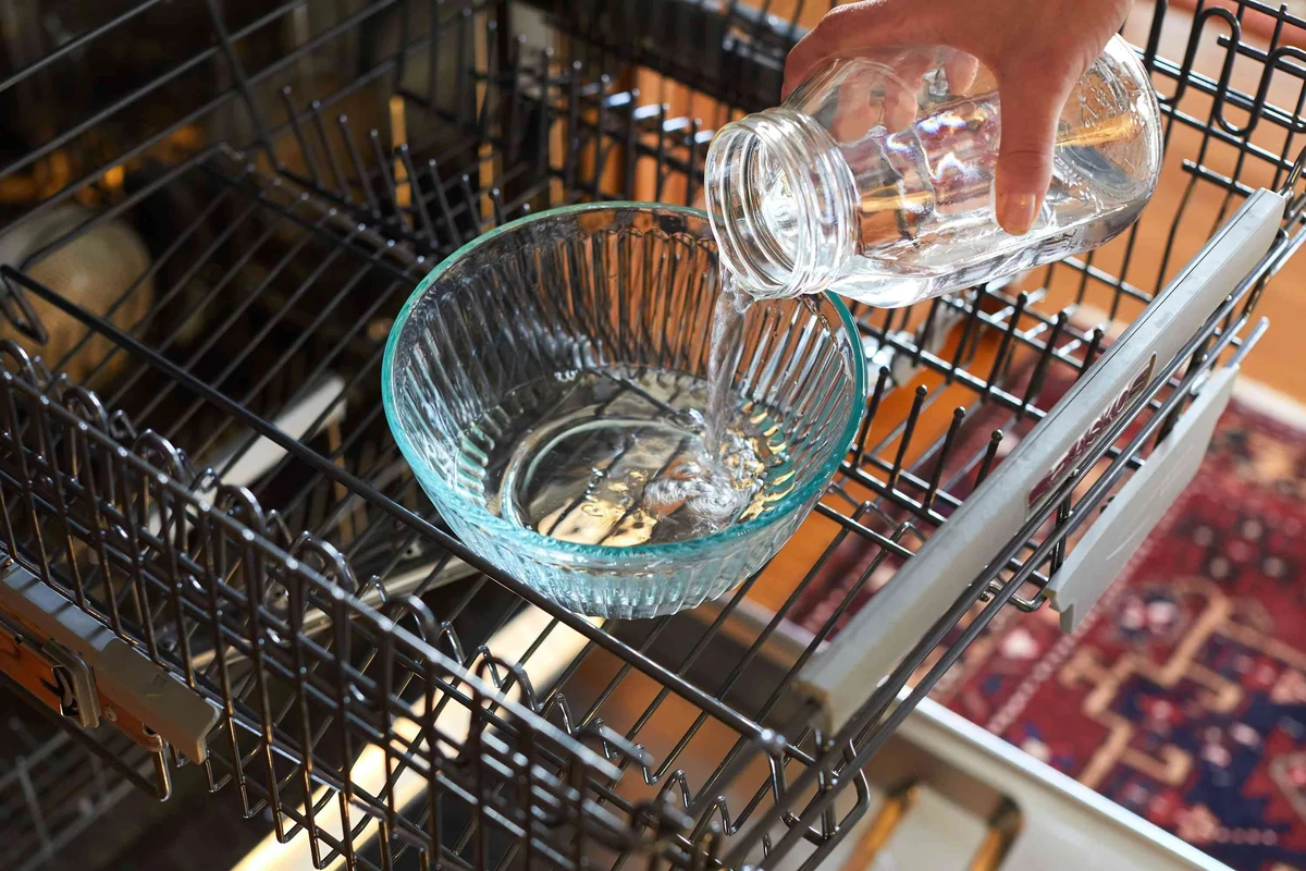 How to Clean Dishwasher with Vinegar and Baking Soda Fast