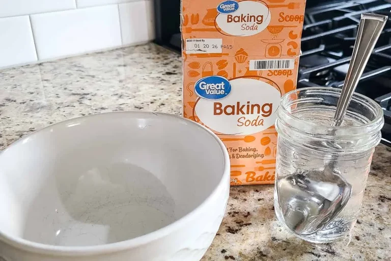 How to Make Baking Soda Paste Fast and Easy