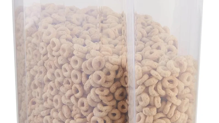 Rubbermaid Flex and Seal Review: Airtight Cereal Keeper